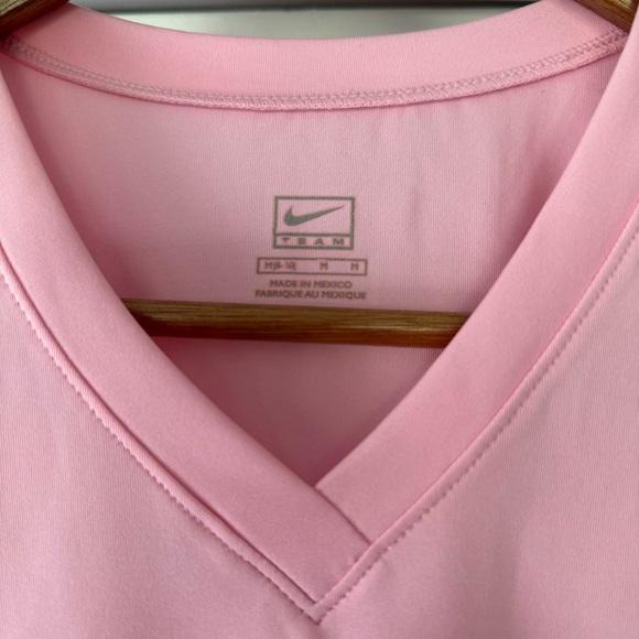 EUC Nike Dri Fit V Neck Women’s Shirt 👚 - Picture 3 of 5